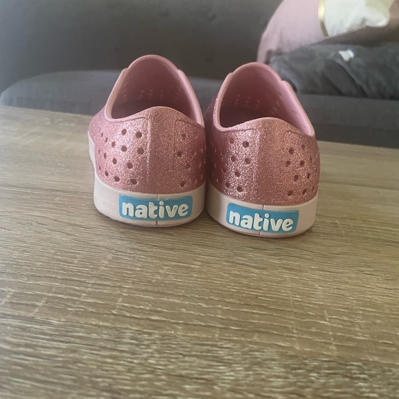 Native Jefferson Bling Slip On Shoes Glitter Pink - Big Kid size 6 - Picture 2 of 4